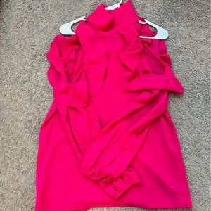 EEsome cold shoulder top. Size small